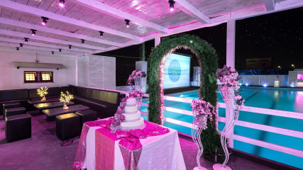 J.T. Cafè: Sala bordo piscina