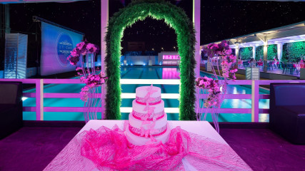 J.T. Cafè: Sala bordo piscina