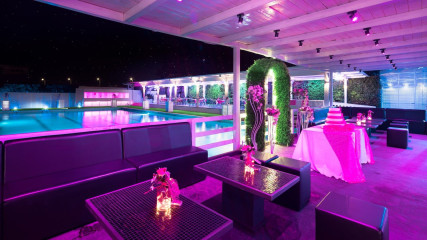 J.T. Cafè: Sala bordo piscina