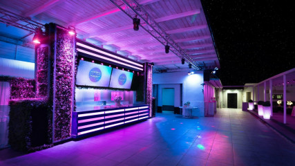 J.T. Cafè: Sala bordo piscina