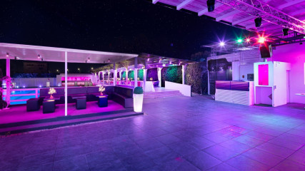 J.T. Cafè: Sala bordo piscina